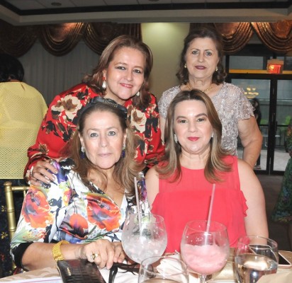 Linda Castro de López, Bessy de Lara, Lía Castro de Bográn y Norma de Restrepo