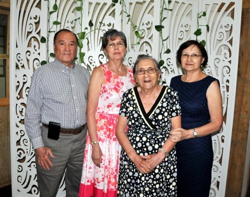 Los abuelos paternos de Mia, Marco Rivera y Nohemí de Alvarado, Eva Alvarado y Gladys Alvarado