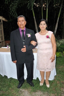 Los padres de la novia, José Salvador Gutiérrez y Digna Argueta de Gutiérrez