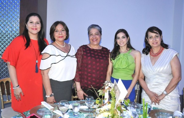 Nadia de Martínez, Margarita de Pineda, Osalma Hernández, Michelle Montoya y Sandra Alvarado