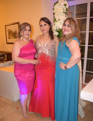 Norma Escobar, Andrea Escobar y Stephanie Triminio