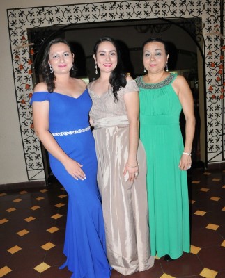 Paola Mejía, Lourdes Santos y Reina Mendoza