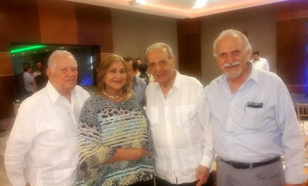 Porfirio Page, Farah Robles, don Napoleón y el señor Larach.