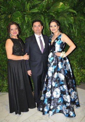 Reina de Amaya, Gerardo Amaya y su hija, Victoria Amaya