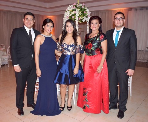 Renan Portillo, Ivana Kawas, Allison Portillo, Patricia Mendoza y Francisco Portillo