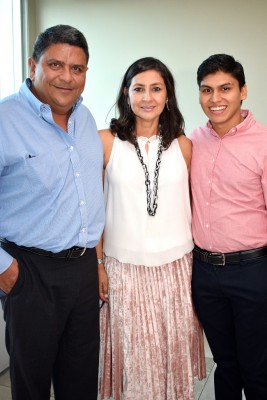 Ricardo Hidalgo, Cinthia y Ricardo Jr.