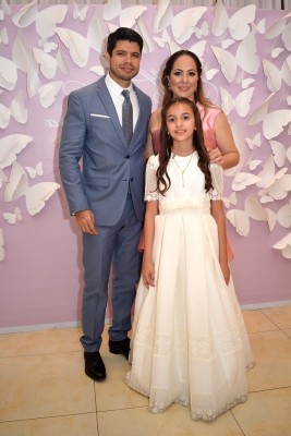 Ricardo Nassar y su esposa Lucía, junto a su hija Ximena.