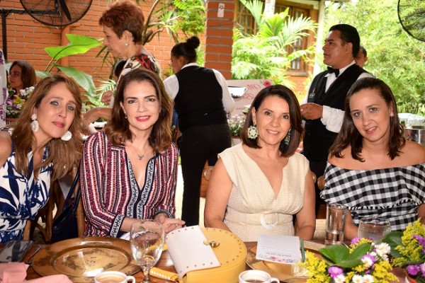 Rita de Jabbour, Mayte de Elvir, Ena de Interiano y Peggy de Bendeck