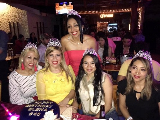 Roxy Elena Cruz de Reyes, Claudia Avilés, Liliana Pleitez, Lesby Pineda y Delmy Altamirano