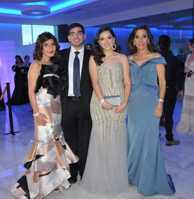 Sandra Panayotti, Rodrigo Panayotti, Mariangela Larach y Diana Larach