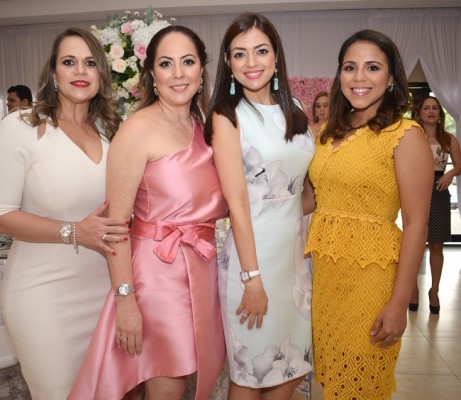 Sandra Torres, Tammy Romero, Lucía de Nassar y Karina de Castellón
