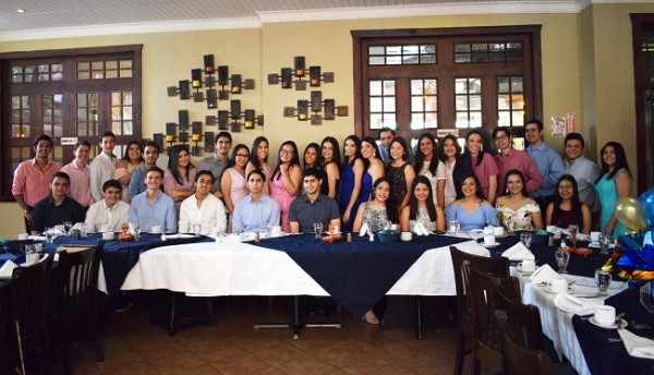 Seniors y juniors de la MountView Academy en el Farewell Breakfast 2018