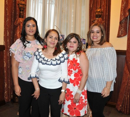 Varinia López, Leticia Reyes, Otilia Mejía y Mariela López