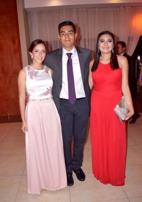 Victoria Paredes, Franco Rivera y Angie Vallecillo