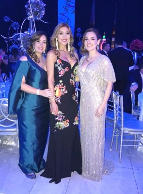 Ángela Flores de Salgado, Erika de Morales y la guapa Lourdes Guillén de Abufele.