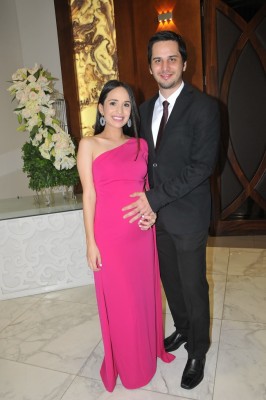 Mañana es el baby shower de la encantadora Ana Lucía Soto de Ronen, que junto a su esposo Eldad, esperan el nacimiento de su primer bebé que nacerá en septiembre.