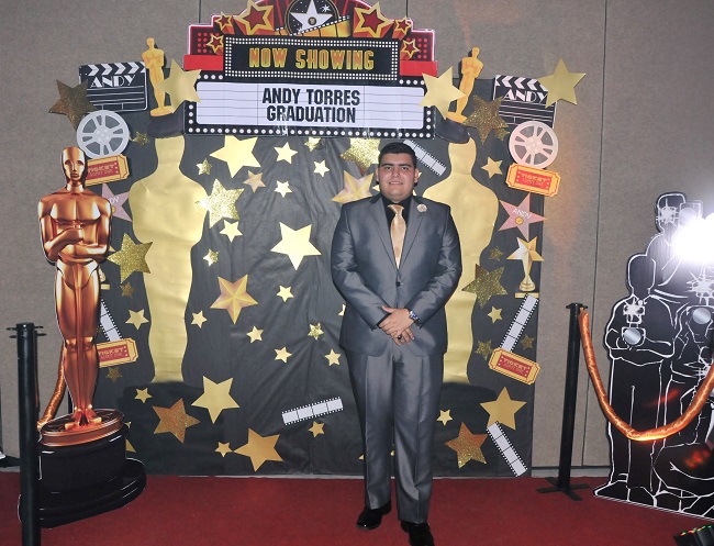 Andy Torres celebra su éxito académico al estilo Hollywood