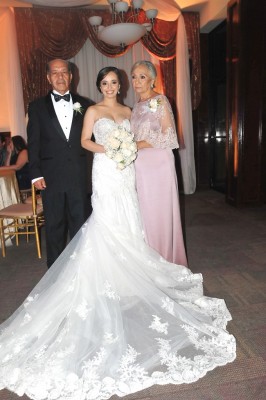 Benedetta Orellana junto a sus padres, Francisco Orellanma y Nilda Valladares