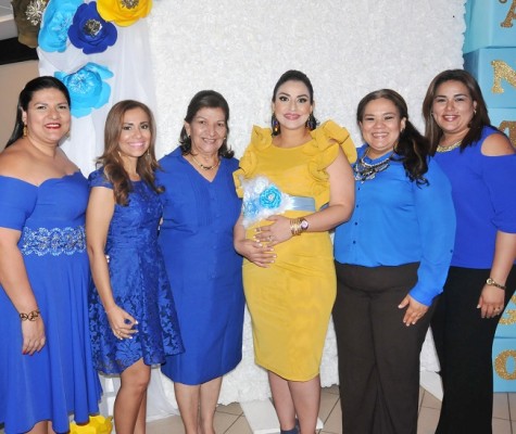 Brenda Ramos, Jenny Pérez, Emérita Recinos, Jenniffer de Lara, Karla Pérez y Luz Ramírez