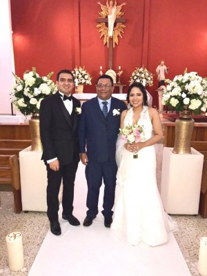Carlos Moreno y Carlos Zelaya, junto a su hija, Karla Iveth Zelaya