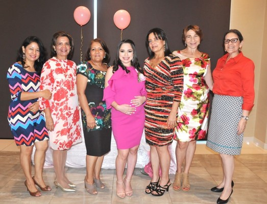 Carmen Montes, Dilian Chávez, Olga de Valle, Daniela Castro de Hernández, Nelly Martínez de López, Lilian Saavedra y Zaira Verdial.