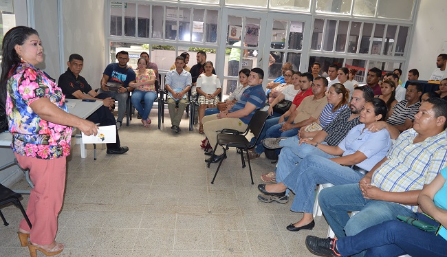 Parejas próximas a contraer matrimonio son capacitadas sobre ley contra la violencia doméstica