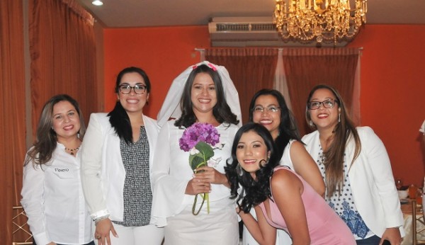 Coritza de Erazo, Ana Ramírez, Ninoska de Aguilar, Josseline Sosa, Lindsay de Ponce y Martha de Trochez