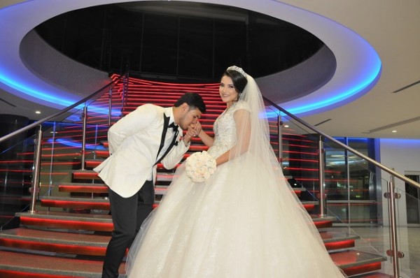 César García y Kimberly Ramos el día de su boda