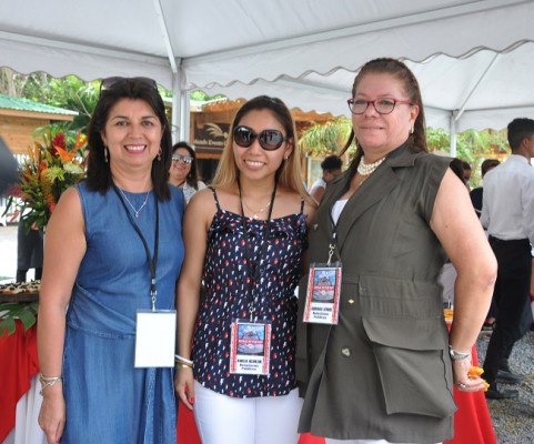 Carolina Peñalosca, Karla Aguilar y Xiomara Lemus. 