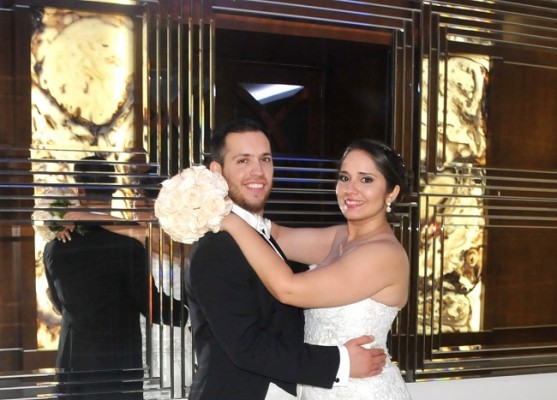 Tras 1 año de compromiso, María Fernanda y Samuel continuan escribiendo su historia de amor...ahora, como marido y mujer.