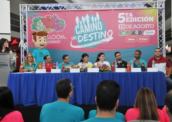 Organizadores y patrocinadores de la Caminata "Camino con destino"