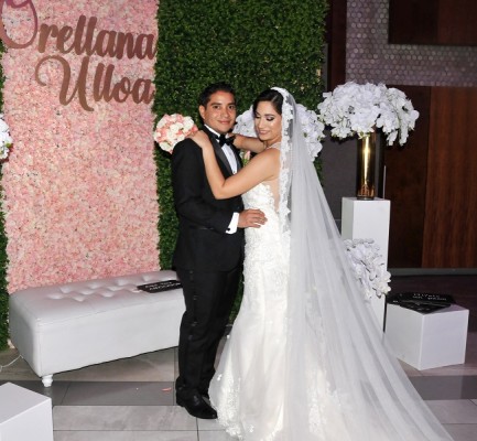 muy enamorados David Orellana y Kimberlyn Ulloa eldía de su matrimonio