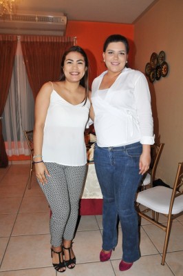 Diana Flores y Joselyn Fajardo