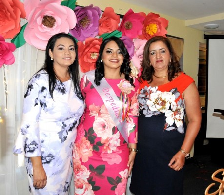 Digna Castro Mejía, Mariely Amaya y su futura suegra, Teresa Tróchez Avelar