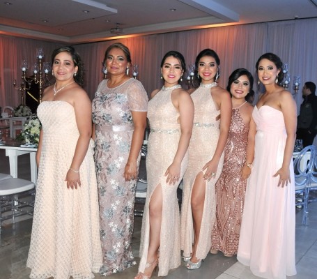 Gabriela Almendárez, Josselyn Díaz Vindel, Julia Sabillón, Elena Sabillón, Valeria Gallegos y Grace Pagoaga