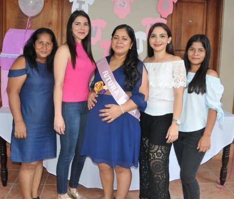 Graciela Godoy, Violeta Colorado, Ana Julia, Diana Martínez y Loida Godoy