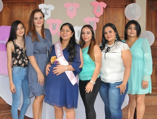 Joselyn García, Cynthia García, Ana Julia, Daniela Paz, Karla García y Mariela del Cid