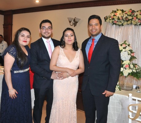 Julio Molina y Daisy Bautista con sus padrinos de boda, Elizabeth Bautista y José Oviedo.