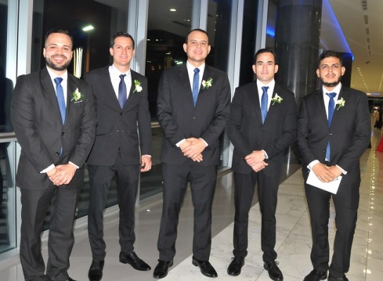 Los caballeros del cortejo de bodas: Julio Suazo, Héctor Díaz, Emenelio Reyes, René Suazo y Miguel Ramos