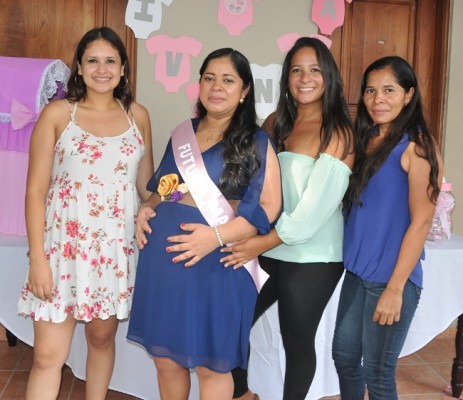 Karla Velásquez, Ana Julia, Alejandra Velásquez y Yolany Godoy