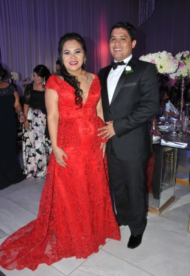 La hermana del novio, Gloria García de Umanzor y su esposo, Adan Umanzor