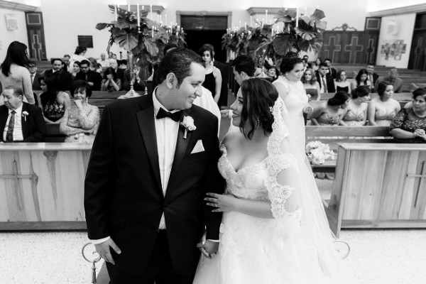 Las miradas de complicidad entre Ana Gabriela y Ronald, cautivaron a todos durante la ceremonia y fiesta postboda.