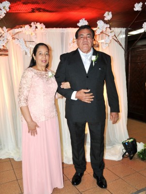 Los padres de la novia, Ana Alicia de Castillo y Evelio Castillo