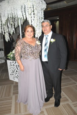 Los padres de la novia, Gloria Robles de López y Carlos López