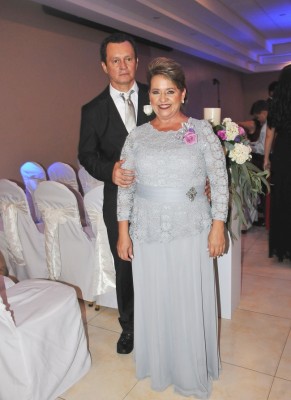 Los padres de la novia, Luis Martínez y Dora Perdomo