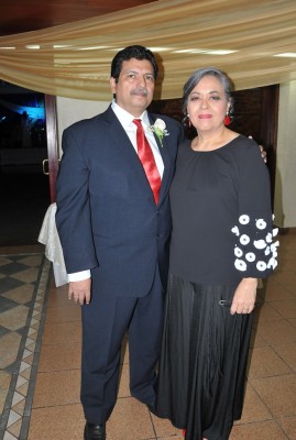 Los padres del novio, José Raúl Funez y Norla Escalante