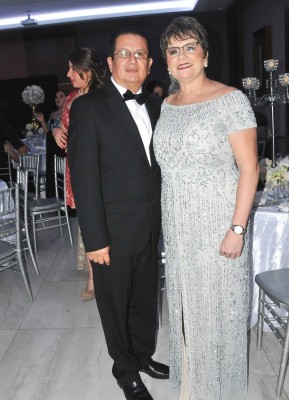 Los padres de la novia, Dennis Montero y Chonita Pineda