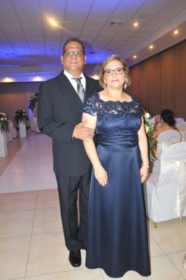 Los padrinos de boda, Danilo Robertson y Dora Santos