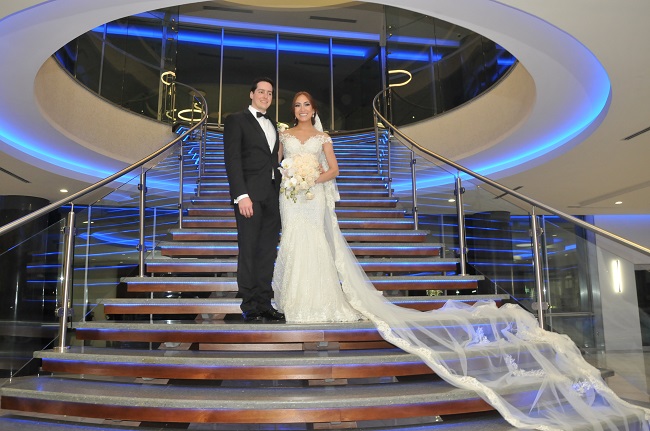 La boda de Harry y Laurie: un enlace de inspiración glamurosa con un estilo único