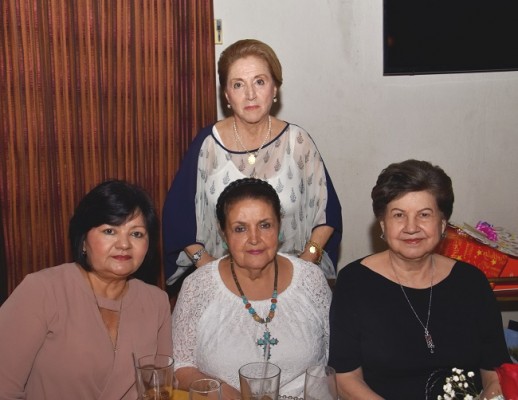 Lupita Mongie, Waldina de Fernández, Margarita Bográn y Doña Nelly de Saybe